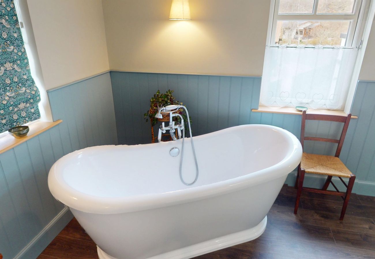Country house in Aviemore - Lynwilg House - Large Group Holiday Home
