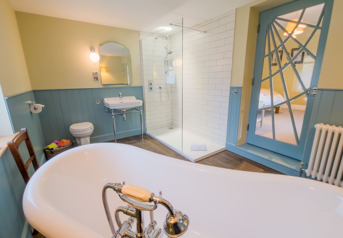 Country house in Aviemore - Lynwilg House - Large Group Holiday Home