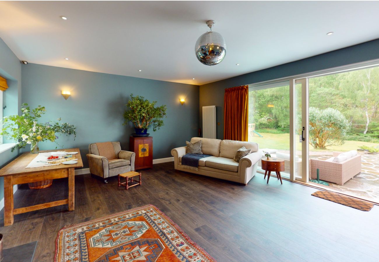 Country house in Aviemore - Lynwilg House - Large Group Holiday Home