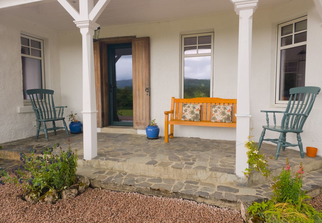 Country house in Aviemore - Lynwilg House - Large Group Holiday Home