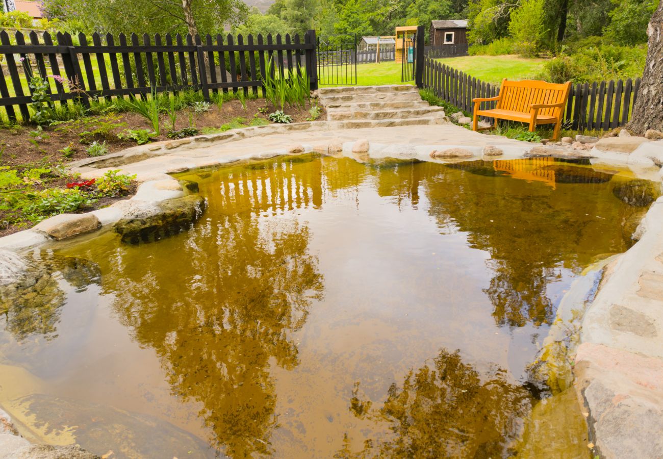 Country house in Aviemore - Lynwilg House - Large Group Holiday Home with hot tub