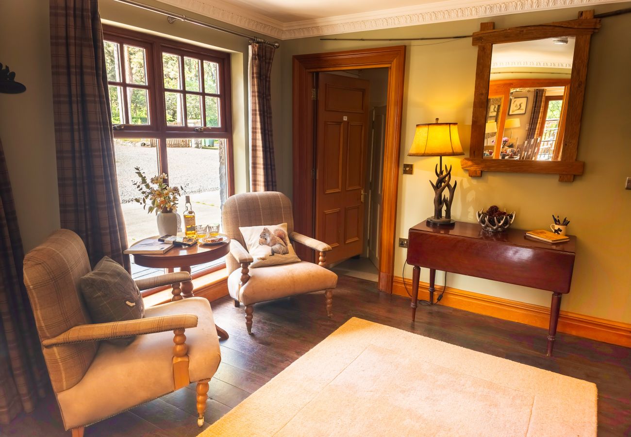 House in Boat of Garten - Red Squirrel Lodge - hot tub in Cairngorms
