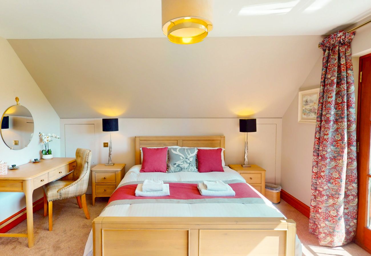 House in Boat of Garten - Red Squirrel Lodge - hot tub in Cairngorms