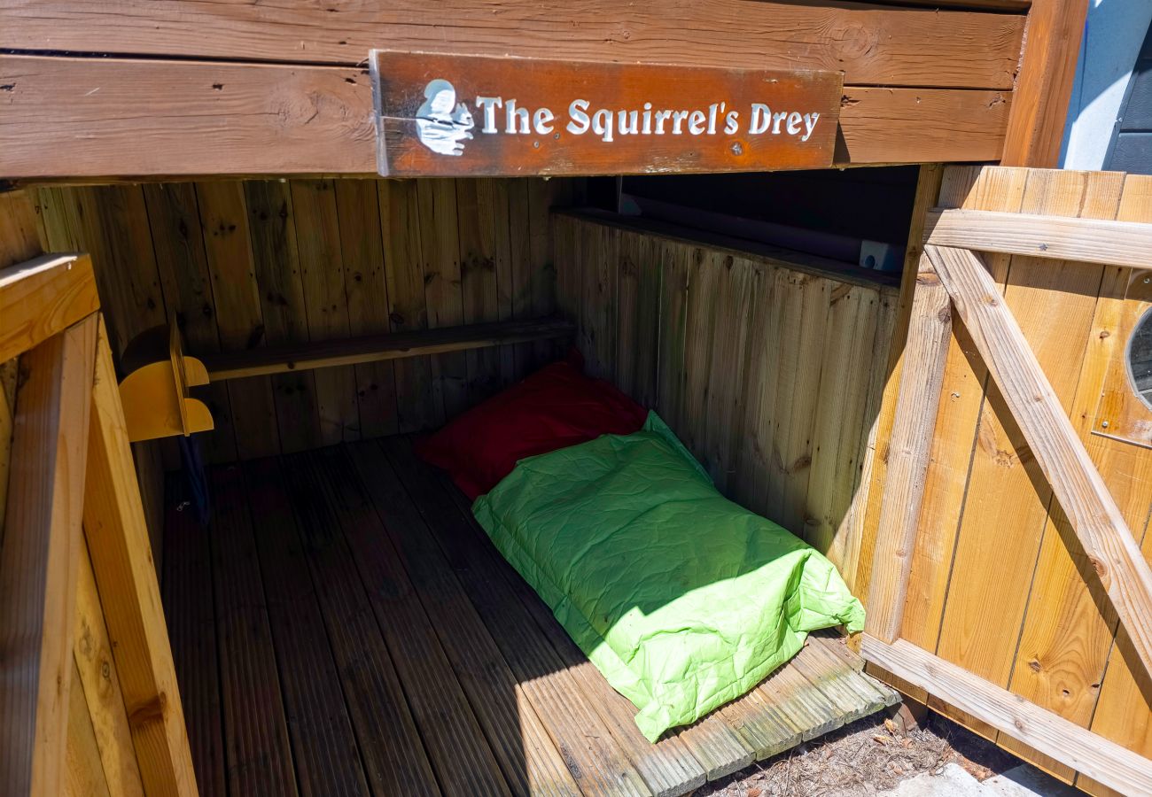 House in Boat of Garten - Red Squirrel Lodge - hot tub in Cairngorms