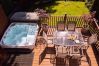 House in Boat of Garten - Red Squirrel Lodge - hot tub in Cairngorms
