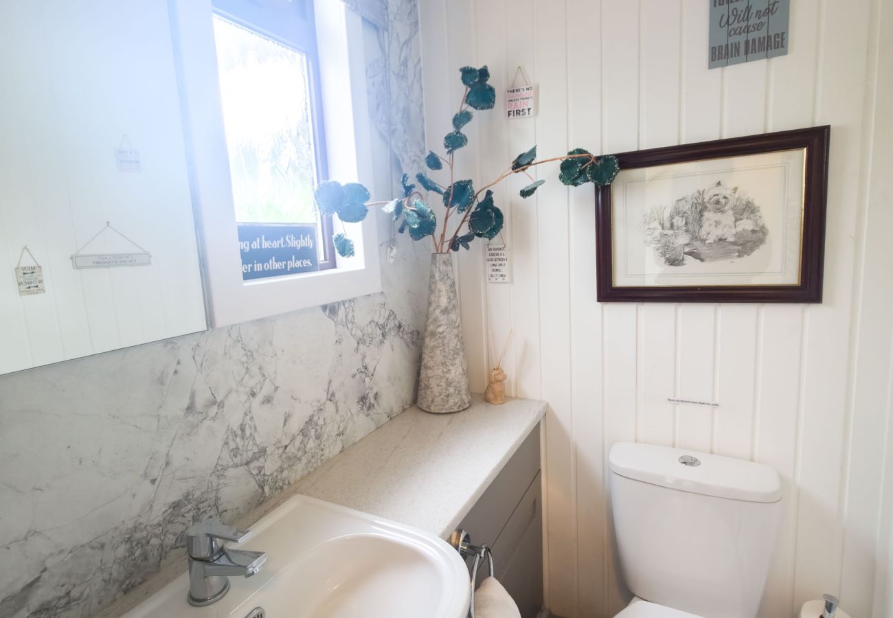 House in Drumnadrochit - Kinloch Lodge - Highland hot tub lodge close to Loch Ness