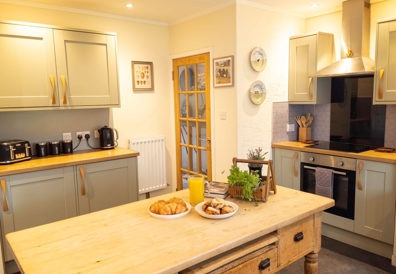 House in Drumnadrochit - Kinloch Lodge - Highland hot tub lodge close to Loch Ness