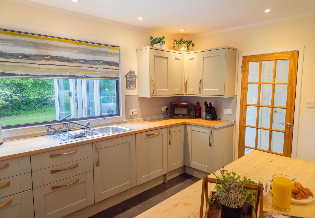 House in Drumnadrochit - Kinloch Lodge - Highland hot tub lodge close to Loch Ness