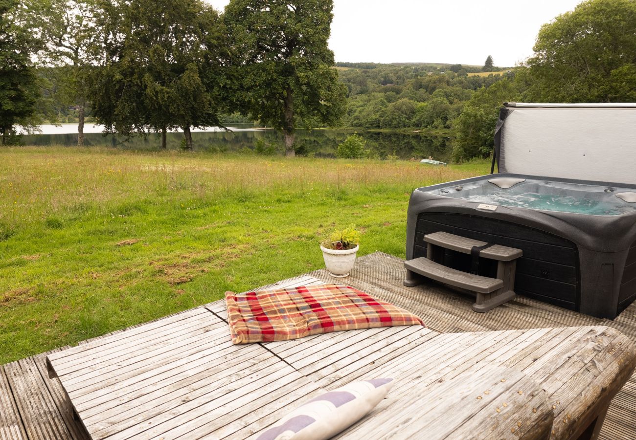 House in Drumnadrochit - Kinloch Lodge - Highland hot tub lodge close to Loch Ness