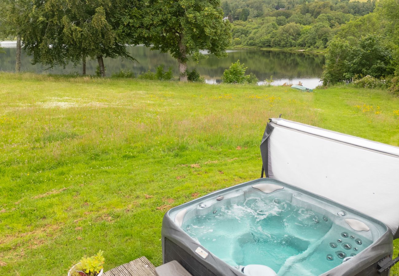 House in Drumnadrochit - Kinloch Lodge - Highland hot tub lodge close to Loch Ness