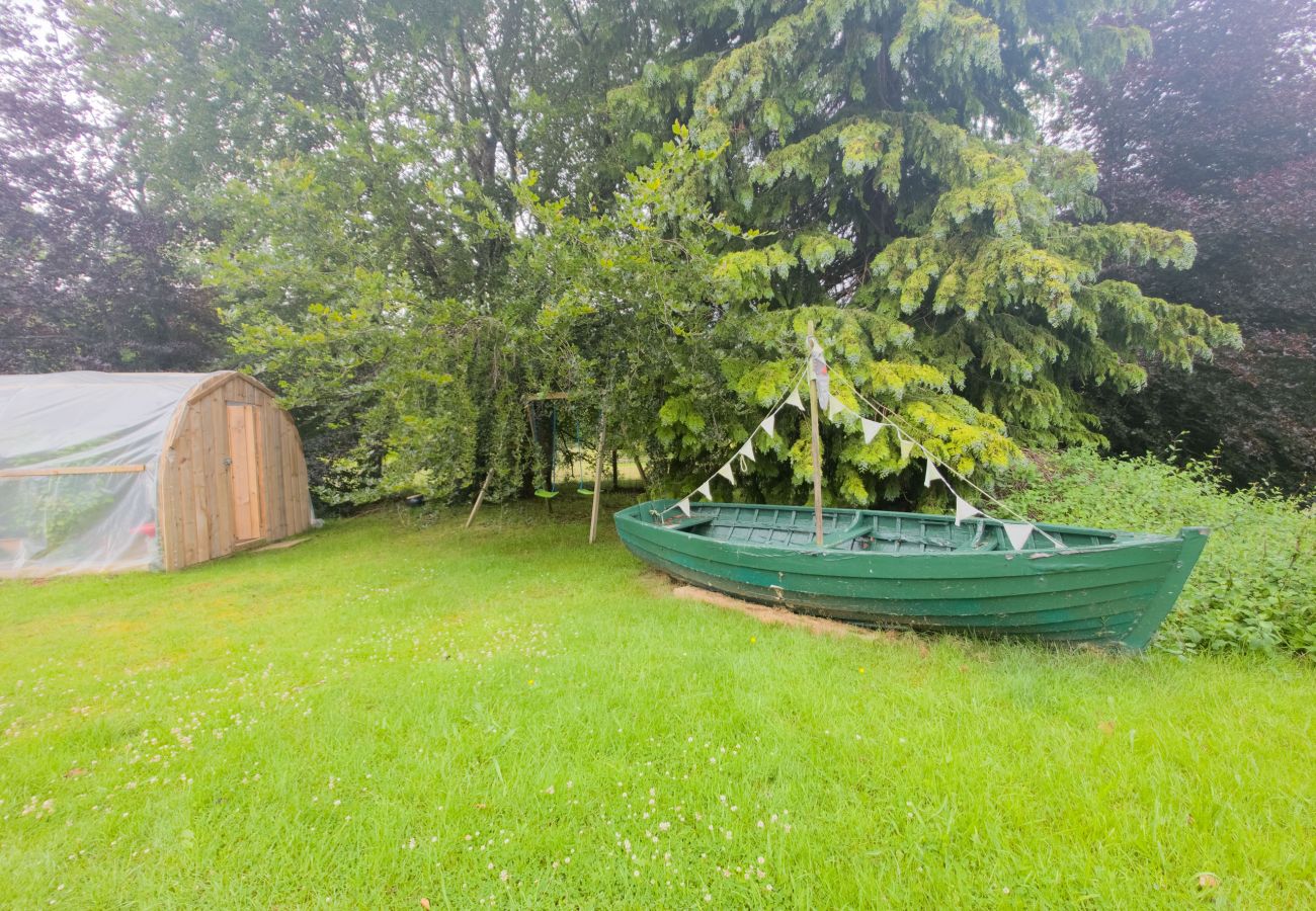 House in Drumnadrochit - Kinloch Lodge - Highland hot tub lodge close to Loch Ness
