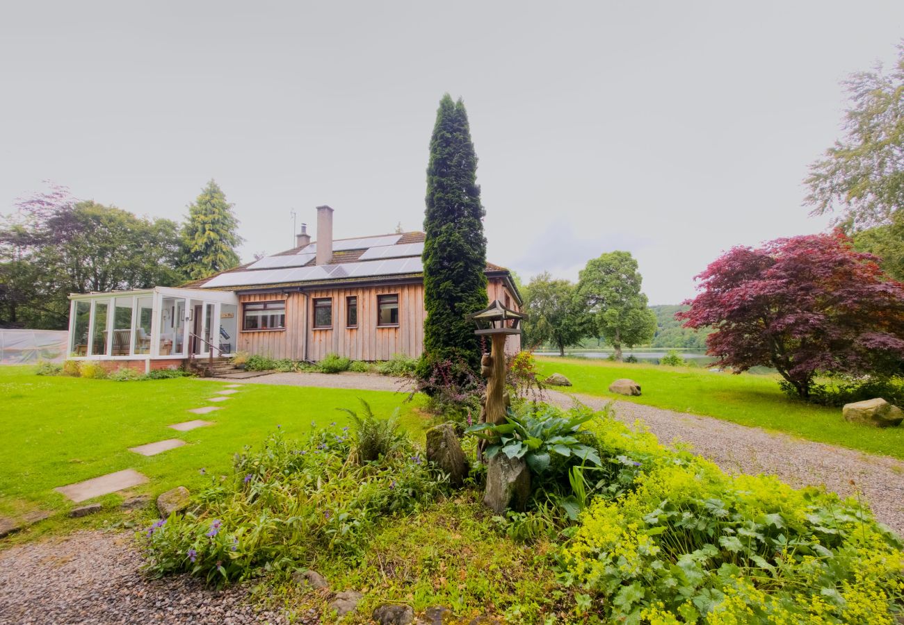 House in Drumnadrochit - Kinloch Lodge - Highland hot tub lodge close to Loch Ness
