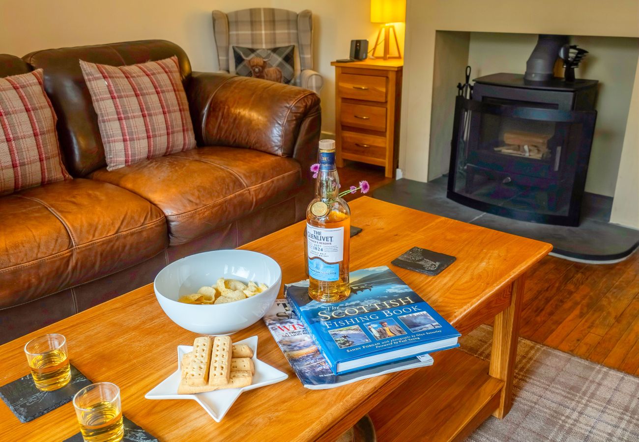 House in Drumnadrochit - Kinloch Lodge - Highland hot tub lodge close to Loch Ness