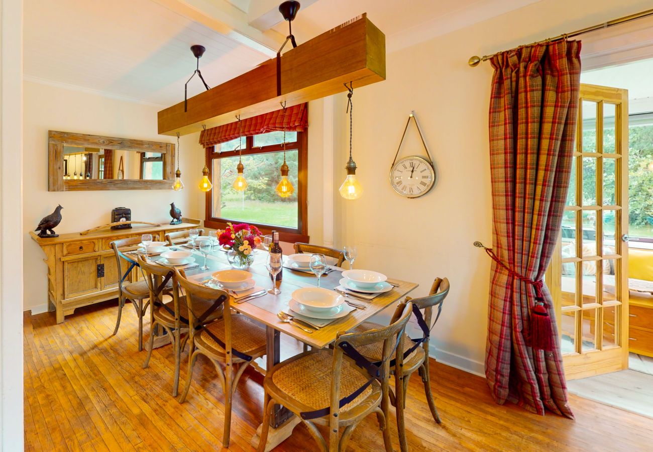 House in Drumnadrochit - Kinloch Lodge - Highland hot tub lodge close to Loch Ness