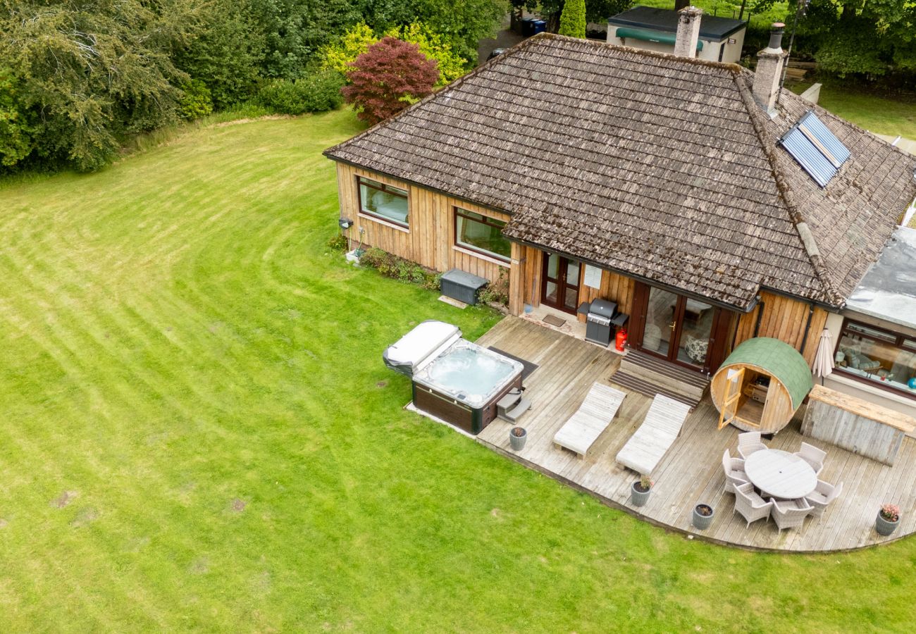House in Drumnadrochit - Kinloch Lodge - Highland hot tub lodge close to Loch Ness