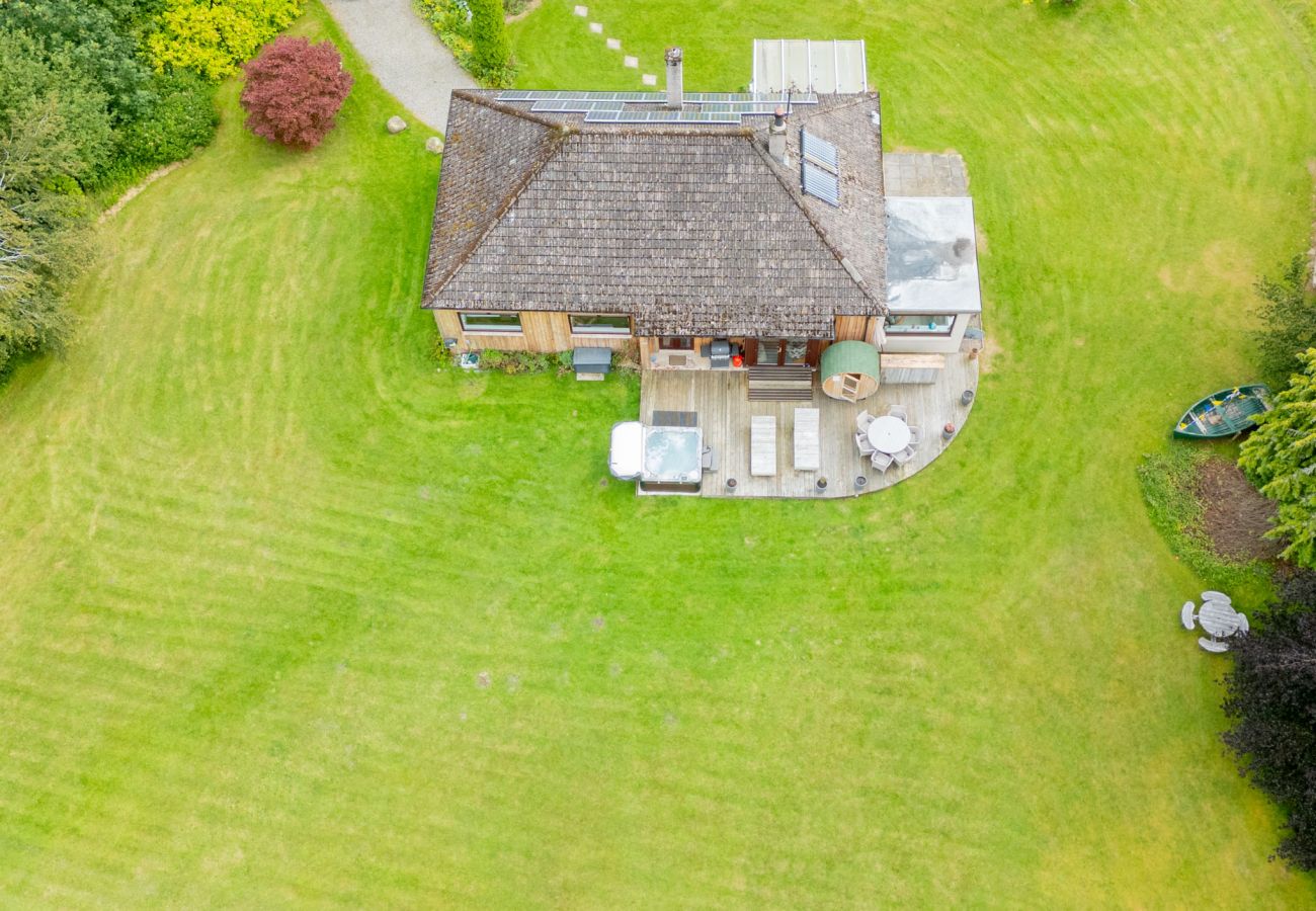 House in Drumnadrochit - Kinloch Lodge - Highland hot tub lodge close to Loch Ness