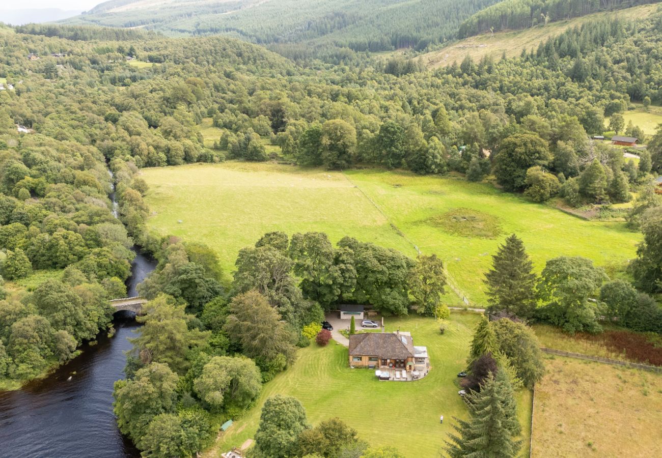 House in Drumnadrochit - Kinloch Lodge - Highland hot tub lodge close to Loch Ness